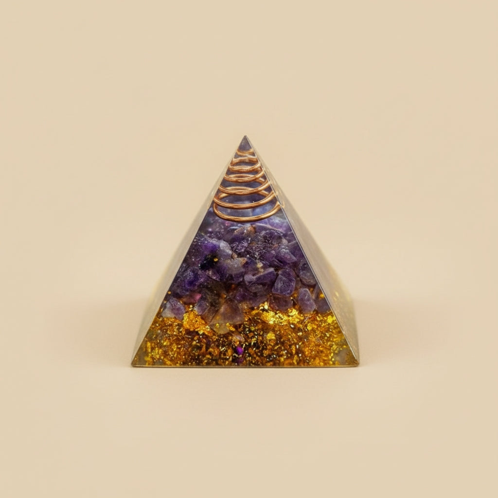 Pyramide en Cristal Naturel avec Feuille d’Or