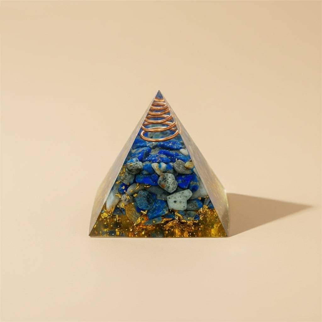 Pyramide en Cristal Naturel avec Feuille d’Or