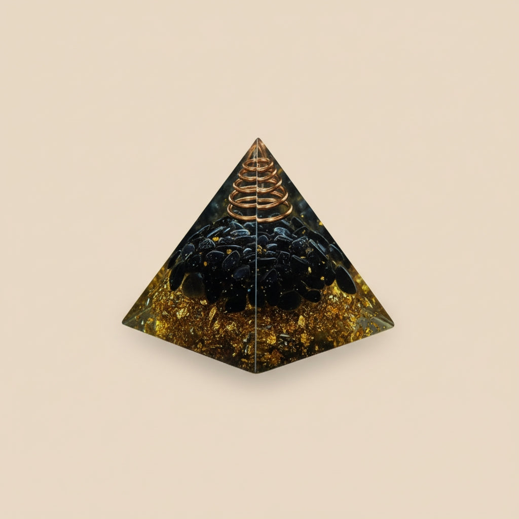 Pyramide en Cristal Naturel avec Feuille d’Or